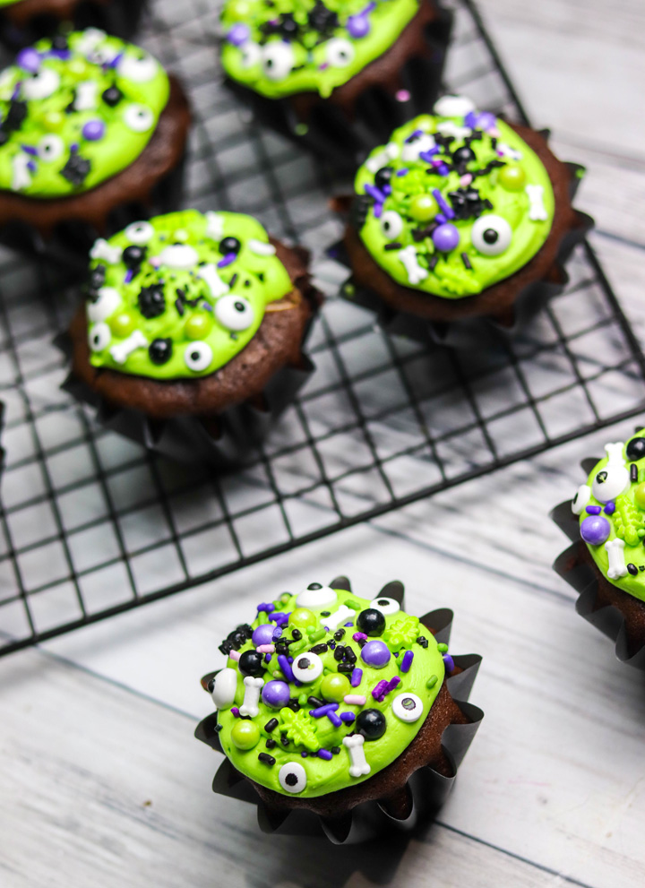 Black Cauldron Halloween Cupcakes