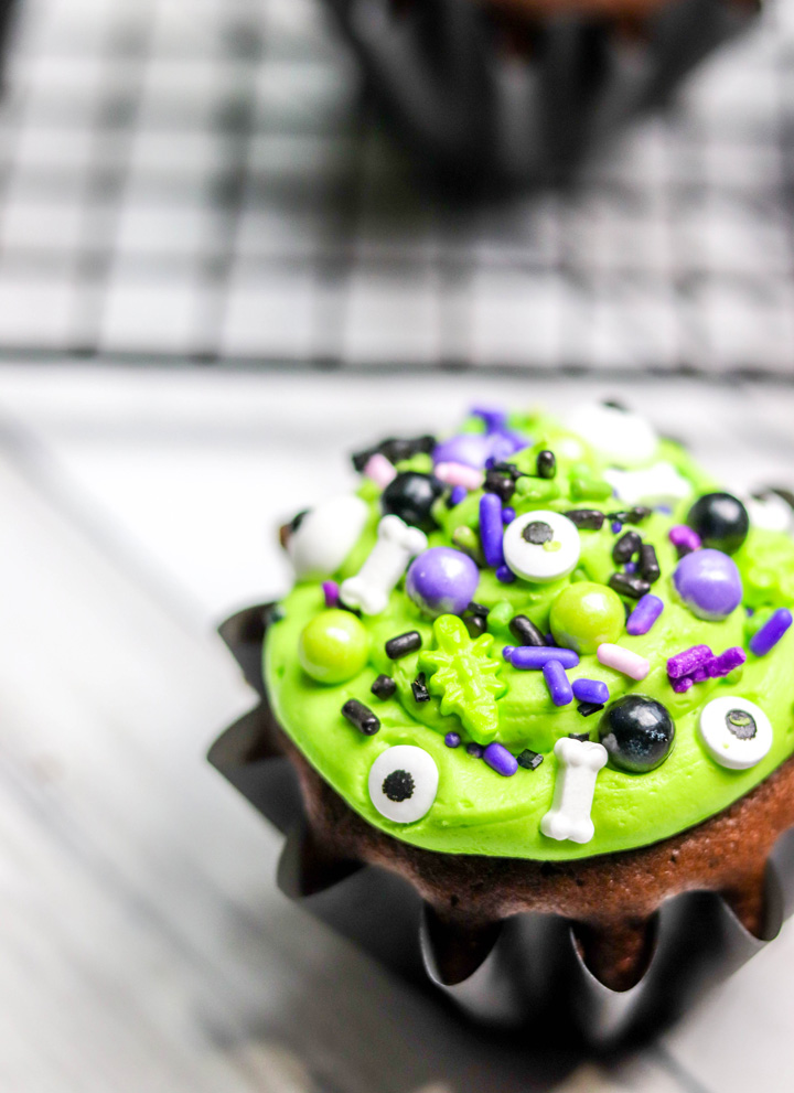 Black Cauldron Halloween Cupcakes