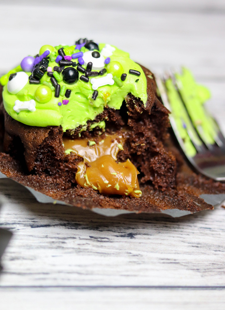 Black Cauldron Halloween Cupcakes