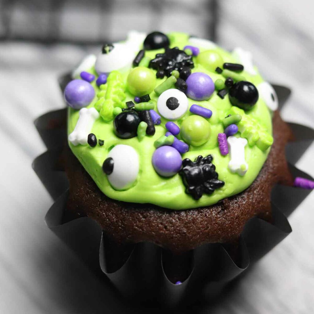 Black Cauldron Halloween Cupcakes Featured Image