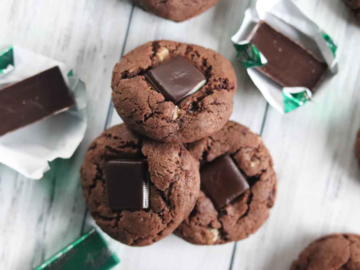 Chocolate Cookie Topped with Sliced Mint Chocolate Bar