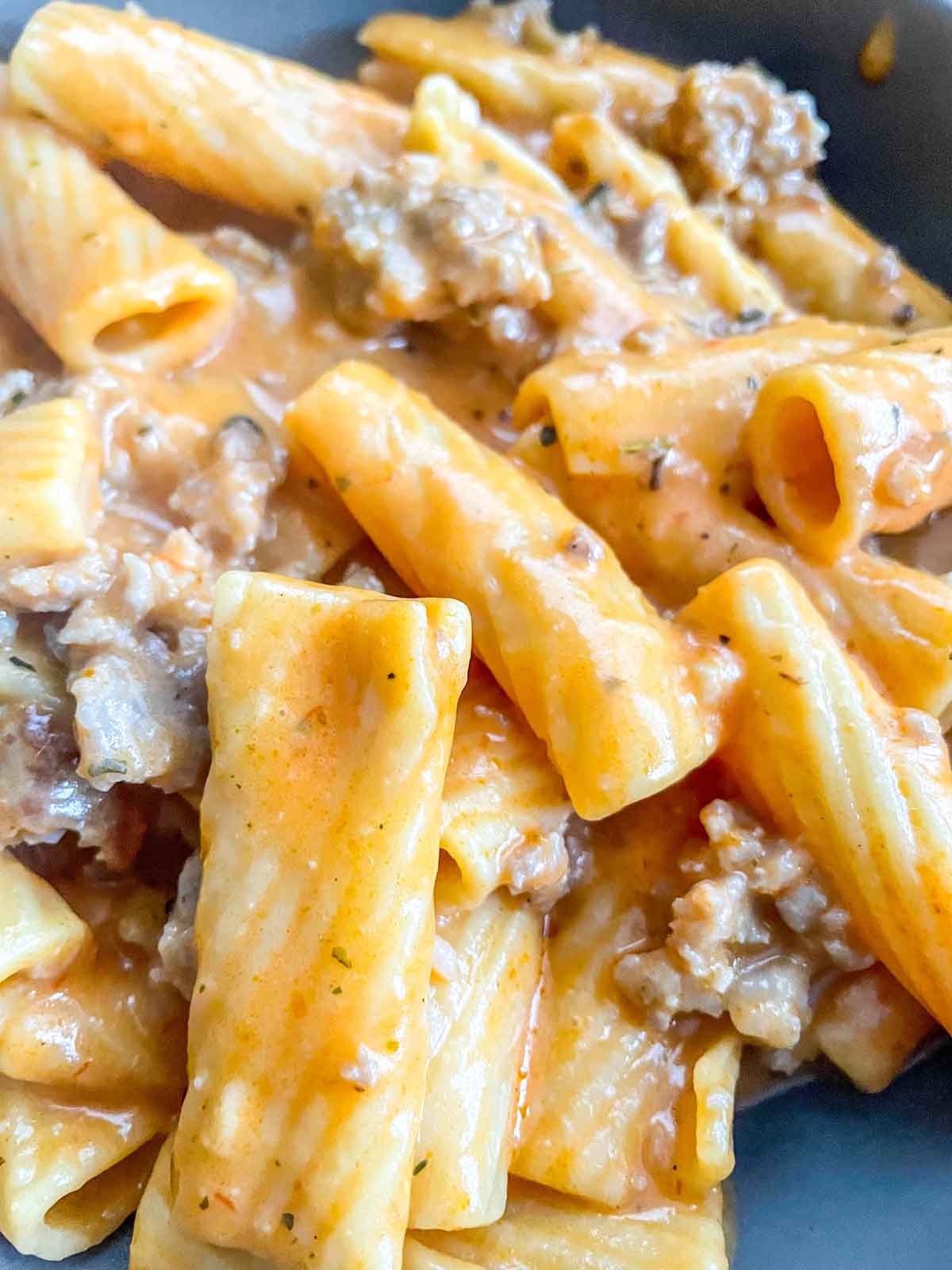 close up of the creaminess of pizza pasta