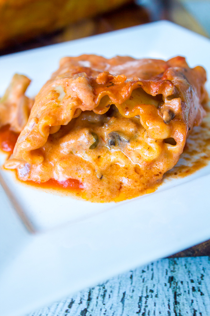 Deluxe Imos Pizza Lasagna Rolls