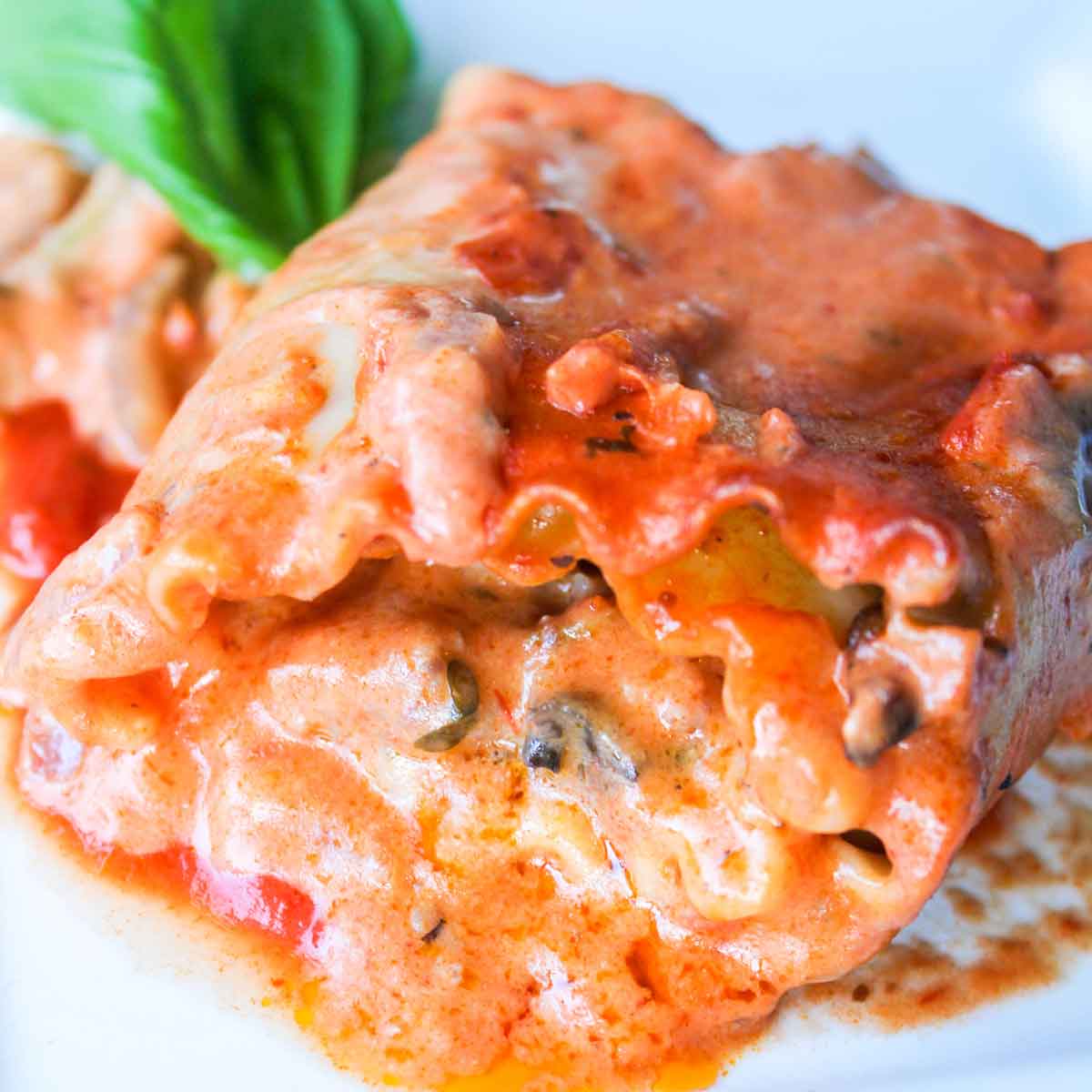 Deluxe Imos Pizza Lasagna Rolls
