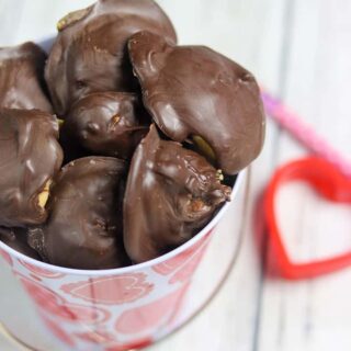 Easy 3 Ingredient Peanut Butter Truffles