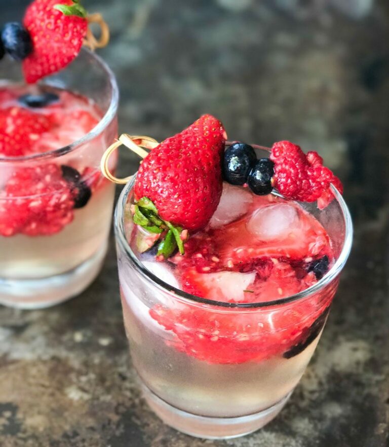 Honeysuckle-Berry-Vodka-Spritzer
