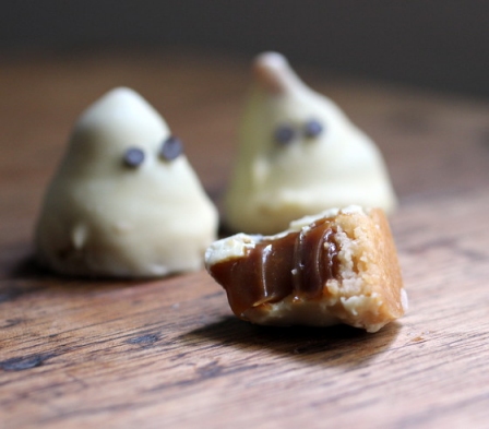 Halloween Recipes: White Chocolate and Dulce de Leche Ghosts
