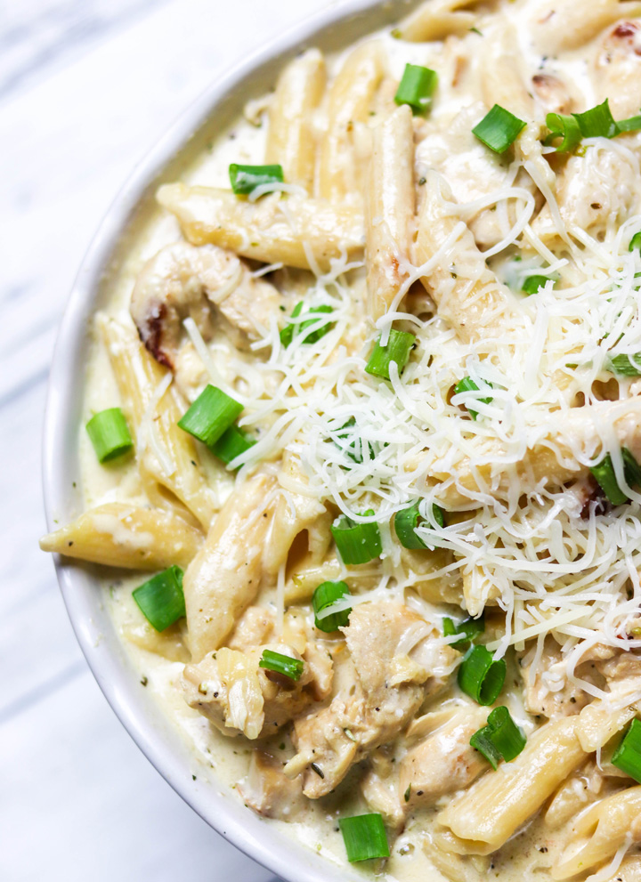 Instant Pot Creamy Garlic Chicken Pasta