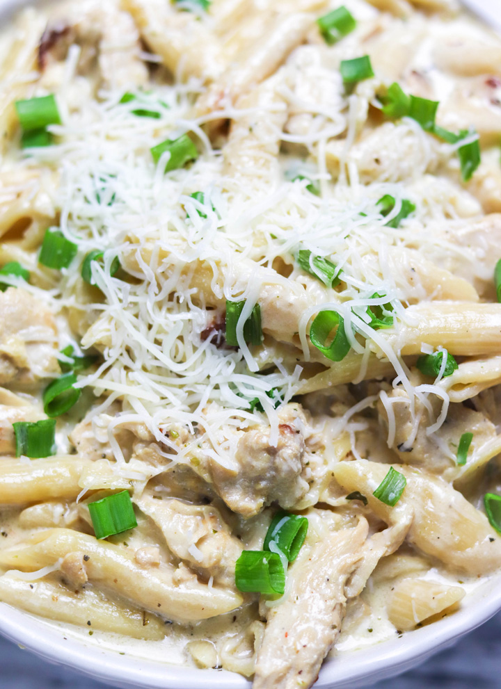Instant Pot Creamy Garlic Parmesan Chicken Pasta