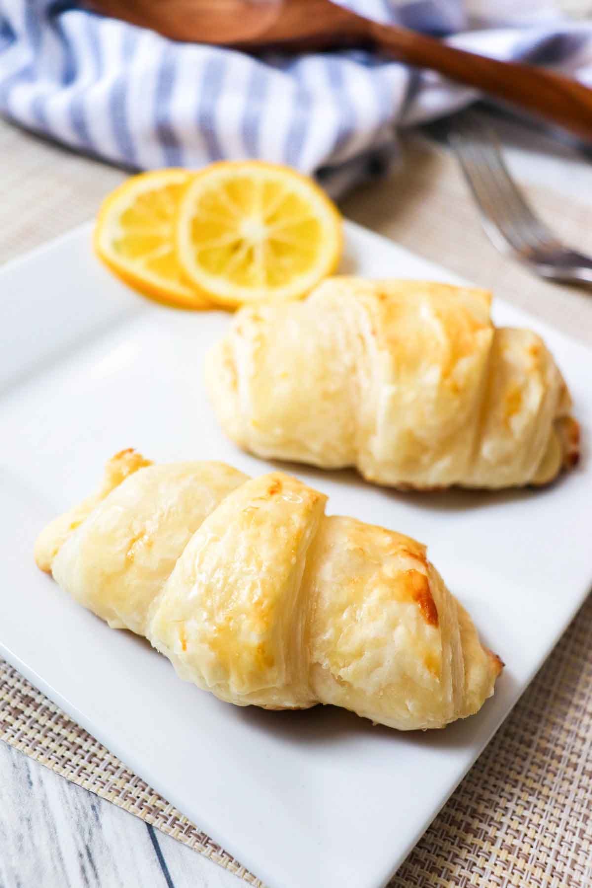 Lemon Cheesecake Rolls