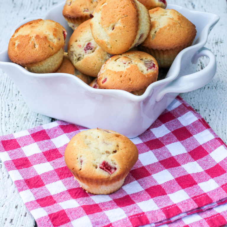 Moist Fresh Strawberry Muffins