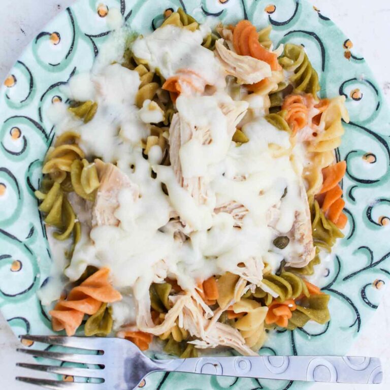 Slow Cooker Garlic Chicken and Veggie Alfredo Pasta Featured Image